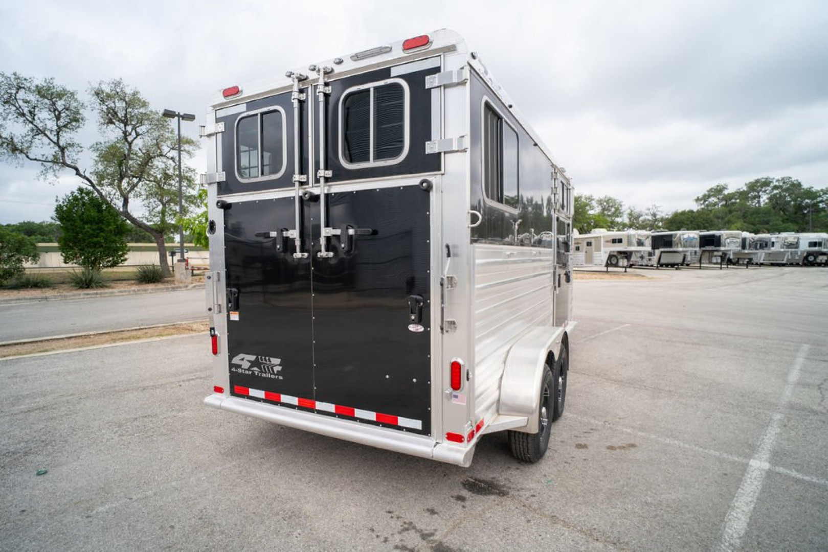New 2025 4-Star Trailers 2 Horse 6'10" Straight Load '25 Horse Trailer