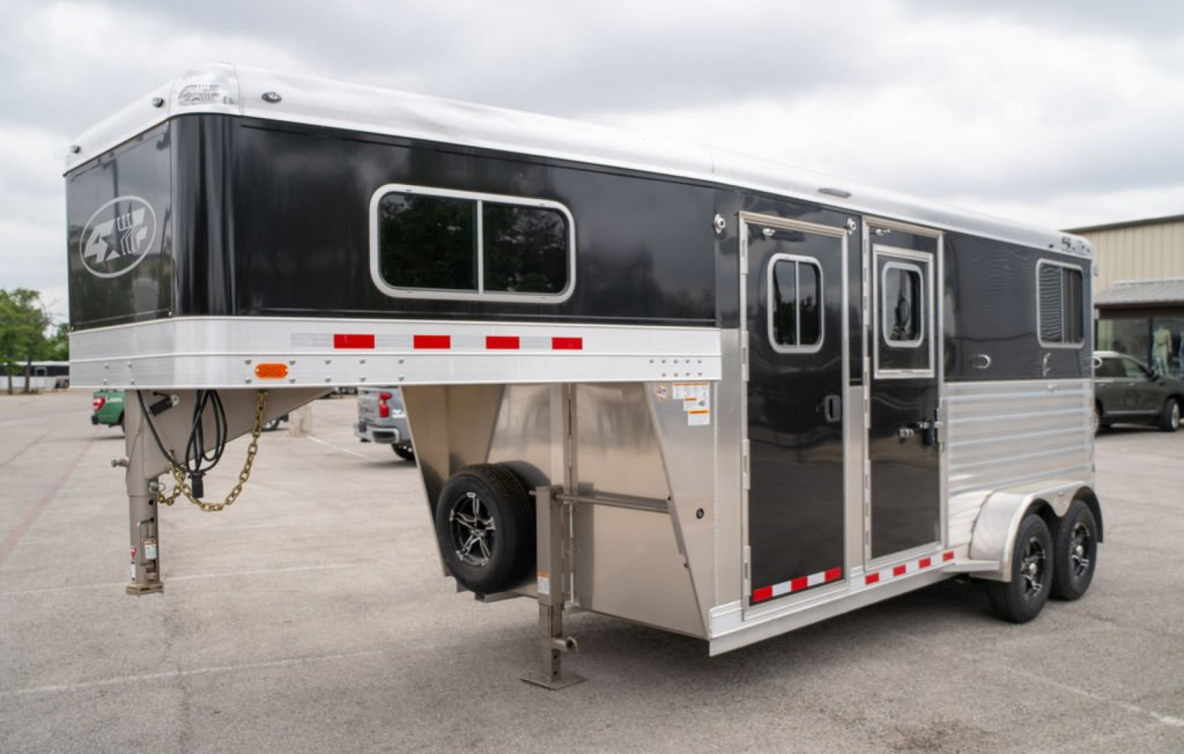 New 2025 4-Star Trailers 2 Horse 6'10" Straight Load '25 Horse Trailer