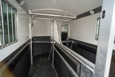 New 2025 4-Star Trailers 2 Horse 6'10" Straight Load '25 Horse Trailer