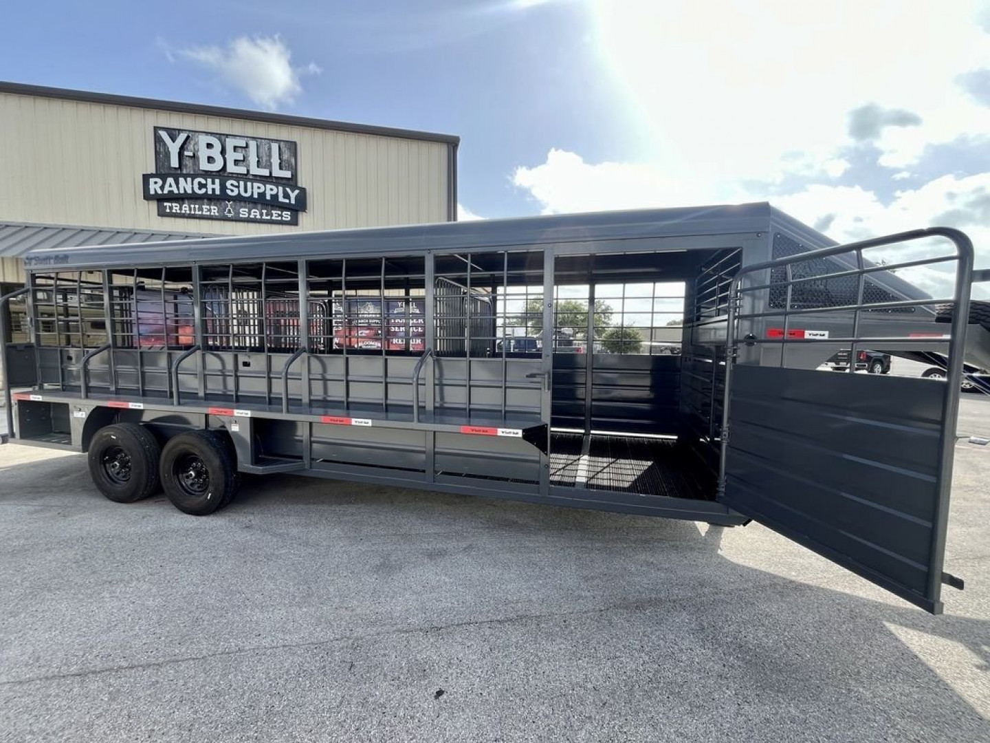 New 2025 Swift Built Trailers 24' '25 Stock / Stock Combo Trailer