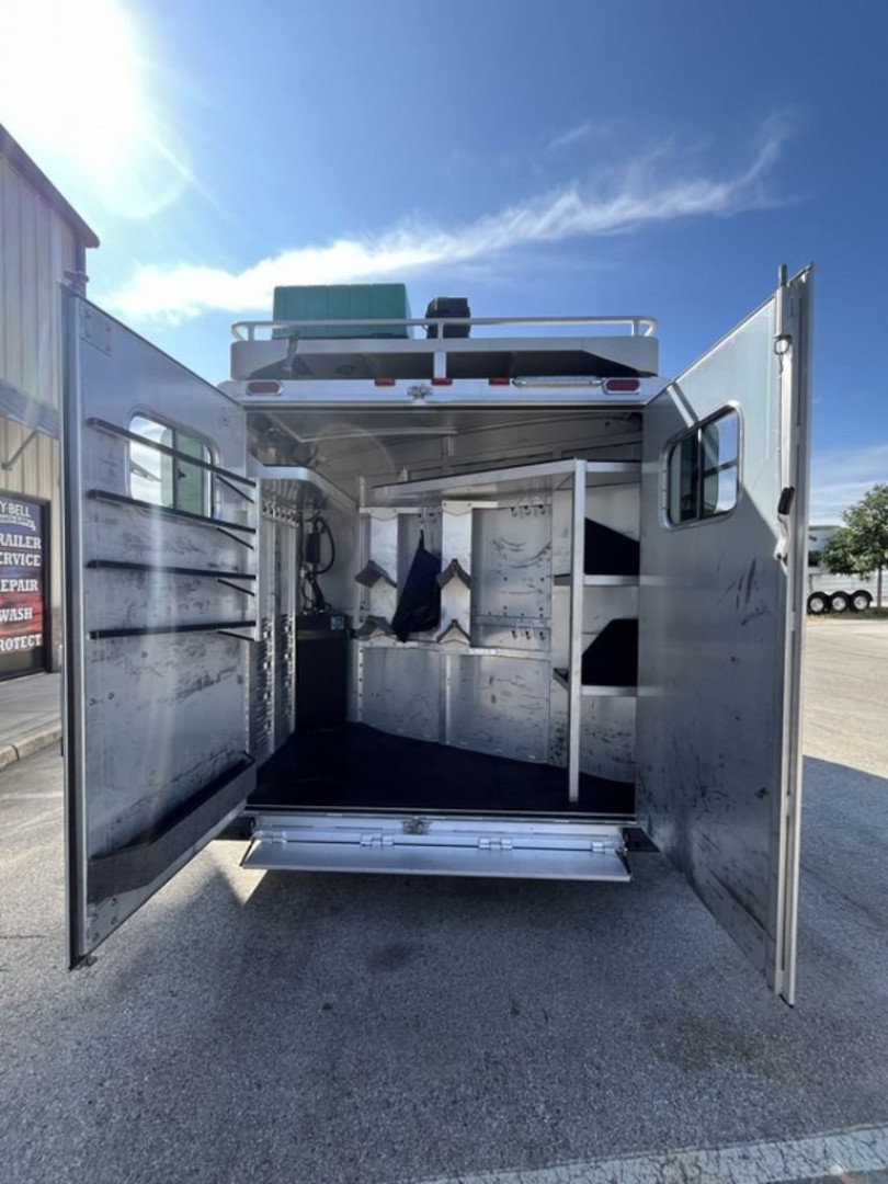 Used 2022 Platinum 3 Horse Gooseneck with Living Quarters '22 Horse Trailer