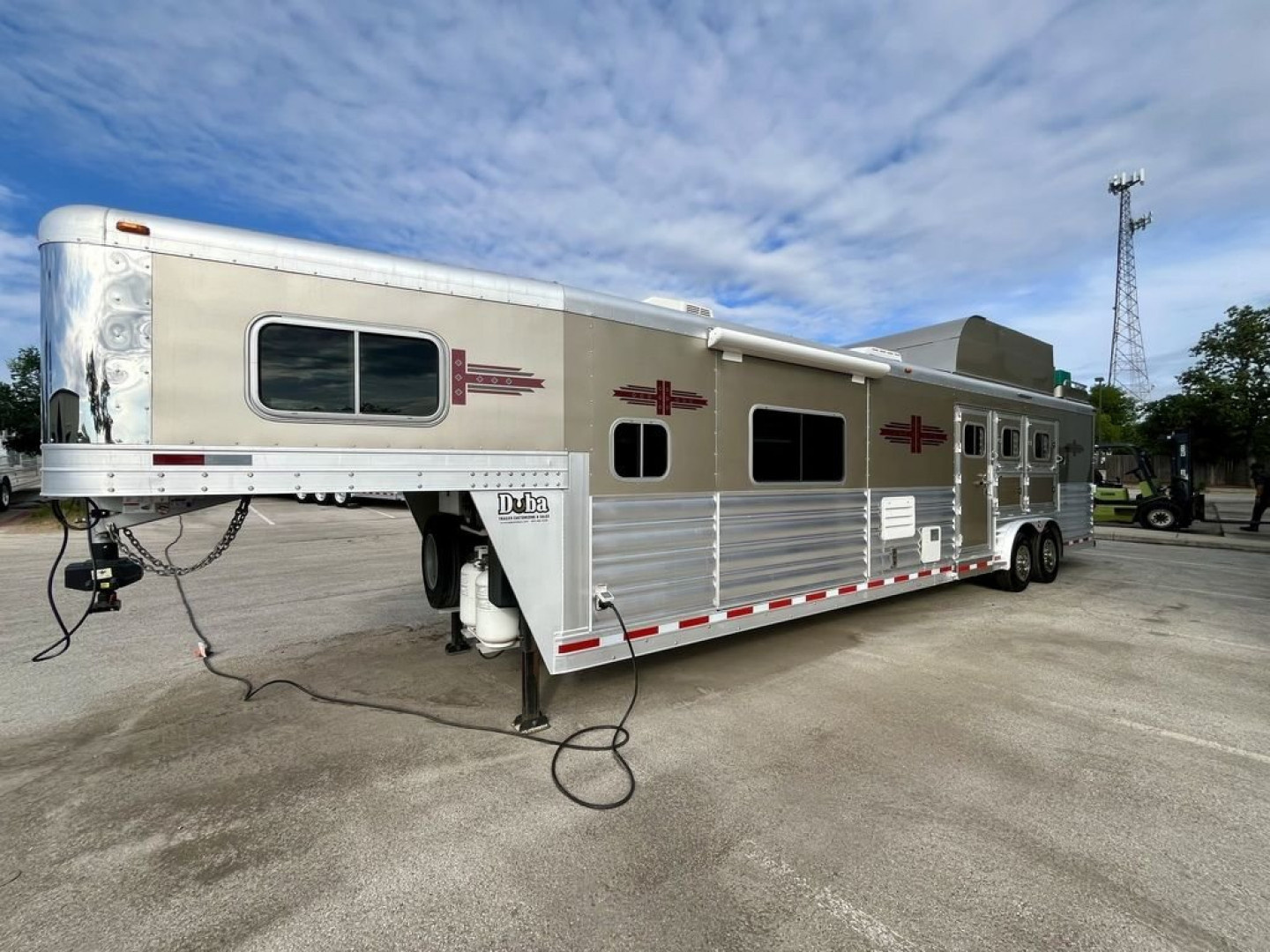 Used 2022 Platinum 3 Horse Gooseneck with Living Quarters '22 Horse Trailer