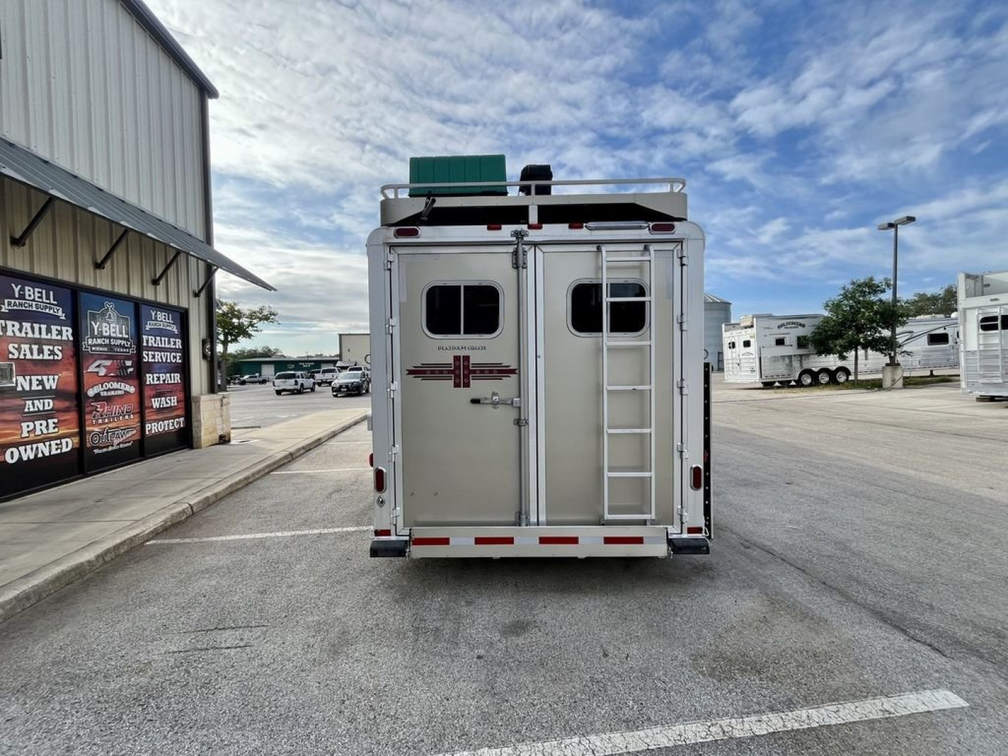 Used 2022 Platinum 3 Horse Gooseneck with Living Quarters '22 Horse Trailer
