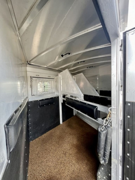 Used 2022 Platinum 3 Horse Gooseneck with Living Quarters '22 Horse Trailer