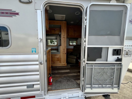 Used 2022 Platinum 3 Horse Gooseneck with Living Quarters '22 Horse Trailer
