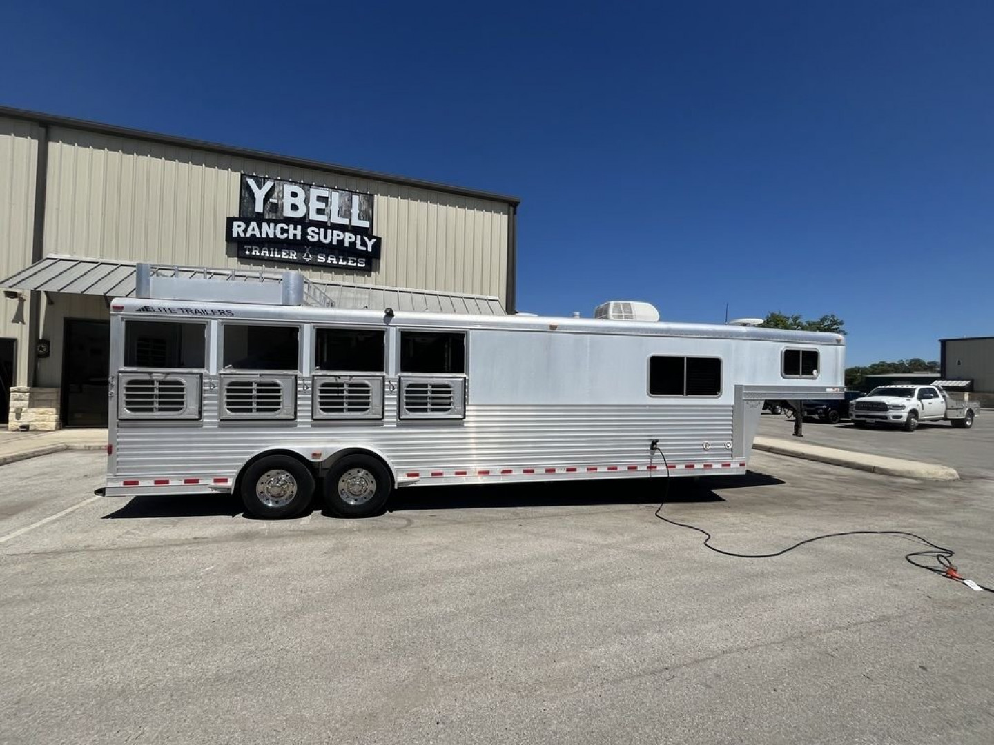Used 2006 Elite Trailers 4 Horse 10'0" Gooseneck with Living Quarters '06 Horse Trailer