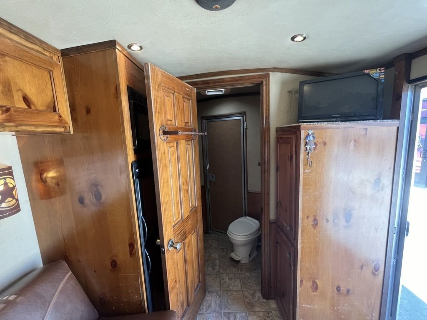 Used 2006 Elite Trailers 4 Horse 10'0" Gooseneck with Living Quarters '06 Horse Trailer