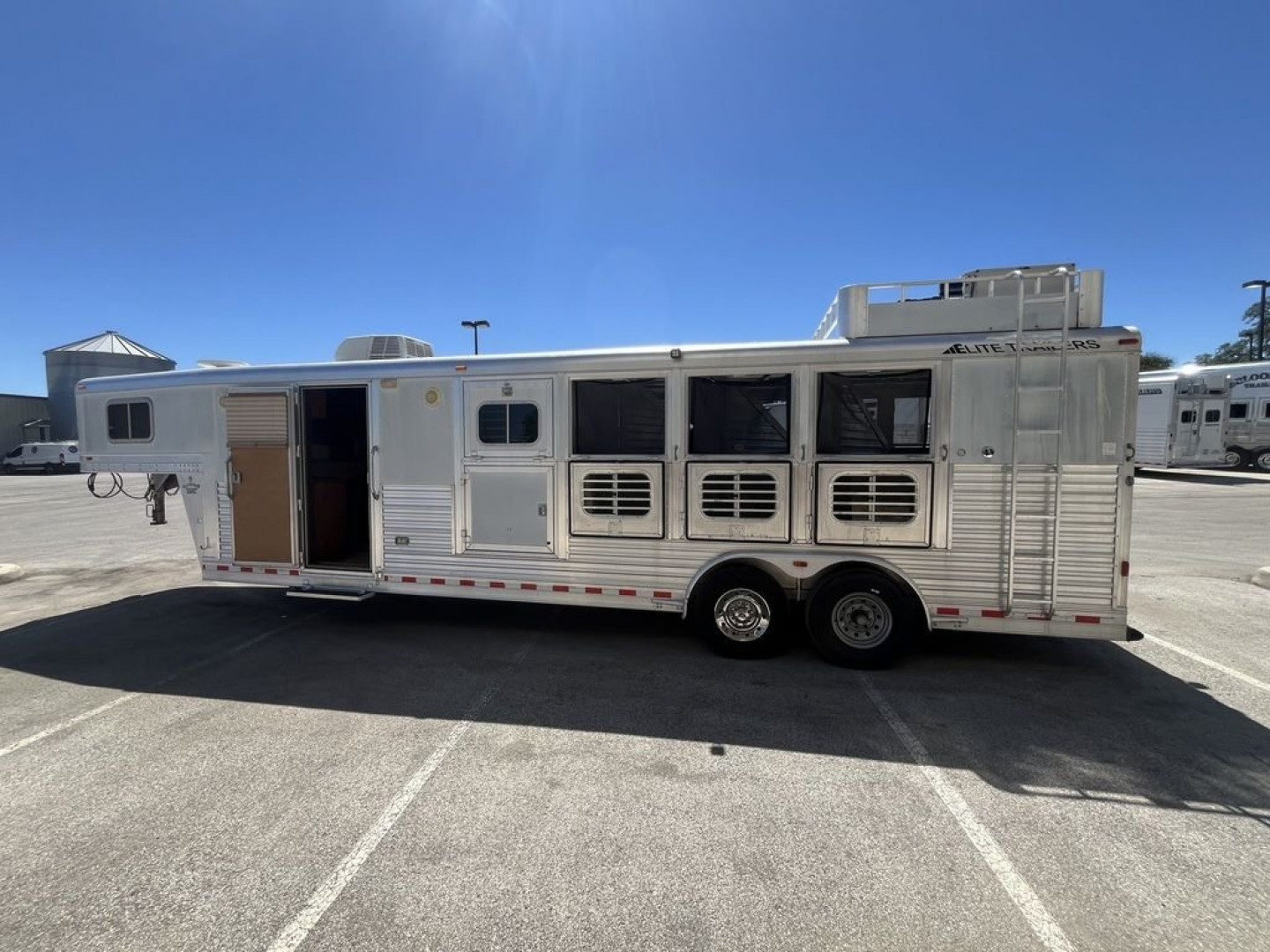 Used 2006 Elite Trailers 4 Horse 10'0" Gooseneck with Living Quarters '06 Horse Trailer