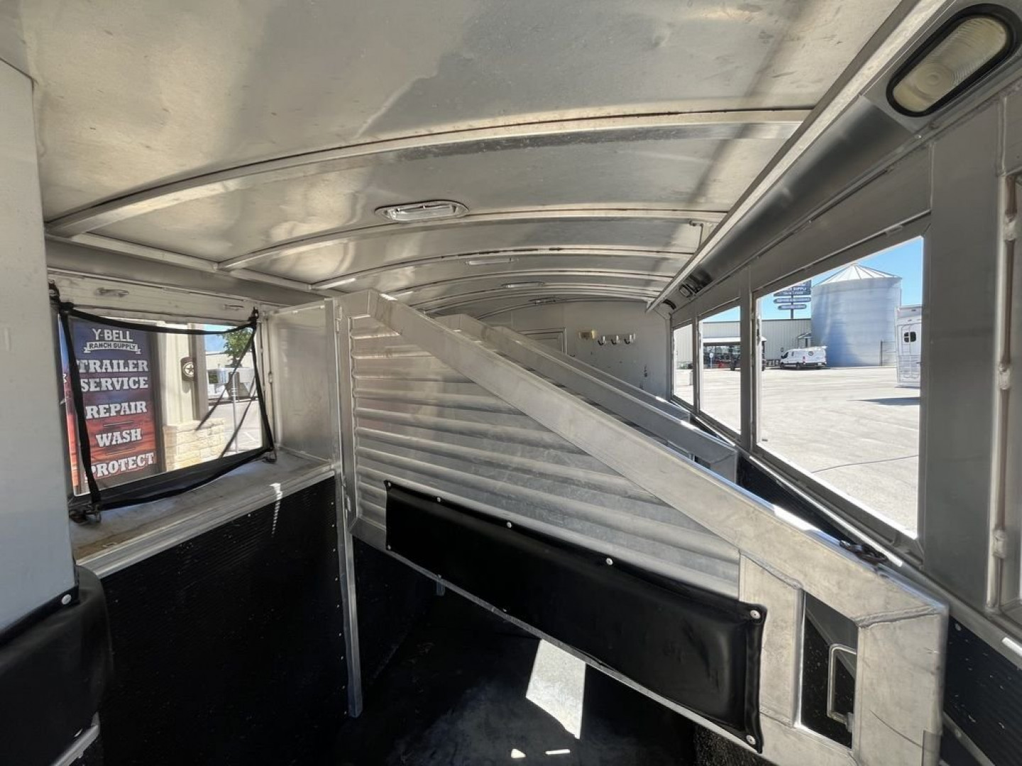 Used 2006 Elite Trailers 4 Horse 10'0" Gooseneck with Living Quarters '06 Horse Trailer