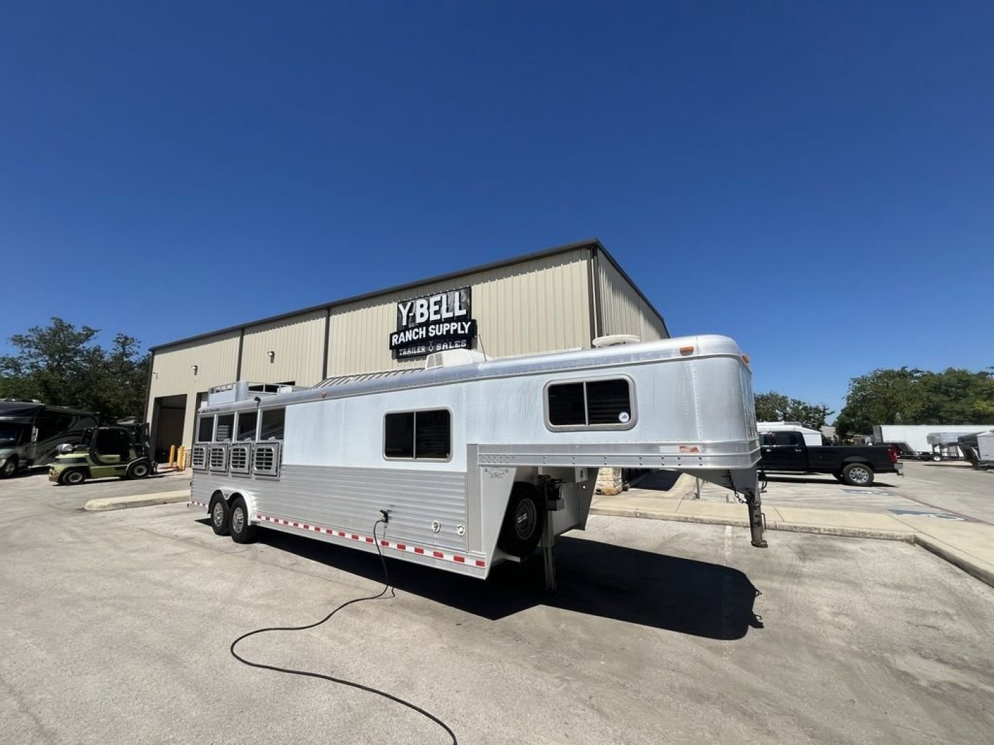 Used 2006 Elite Trailers 4 Horse 10'0" Gooseneck with Living Quarters '06 Horse Trailer