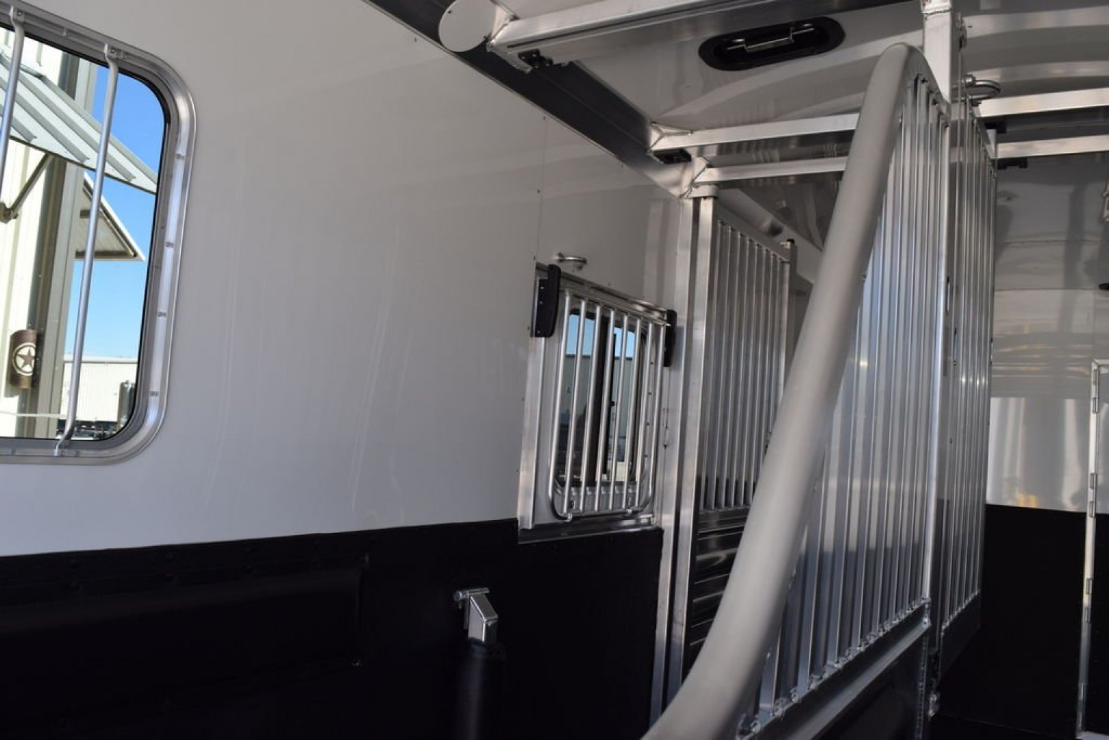 New 2024 4-Star Trailers 2+1 Horse 24' Straight Load '24 Horse Trailer