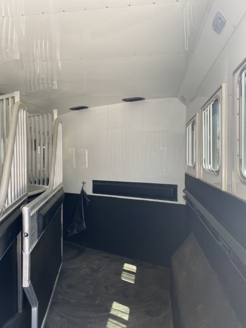 Used 2022 4-Star Trailers 4 Horse Gooseneck Outlaw Living Quarters '22 Horse Trailer