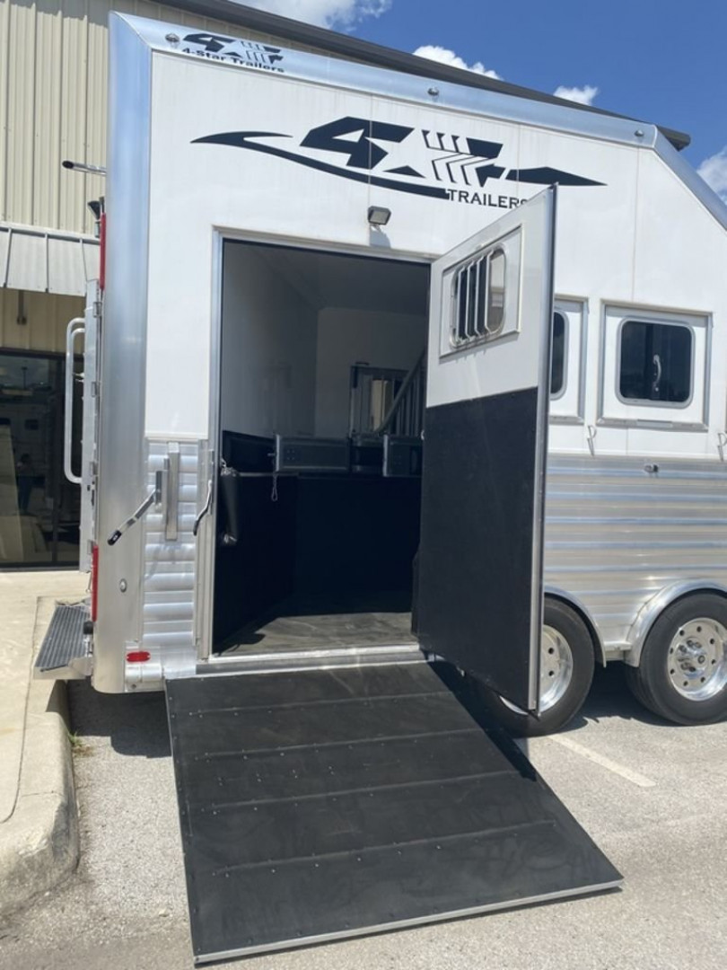 Used 2022 4-Star Trailers 4 Horse Gooseneck Outlaw Living Quarters '22 Horse Trailer