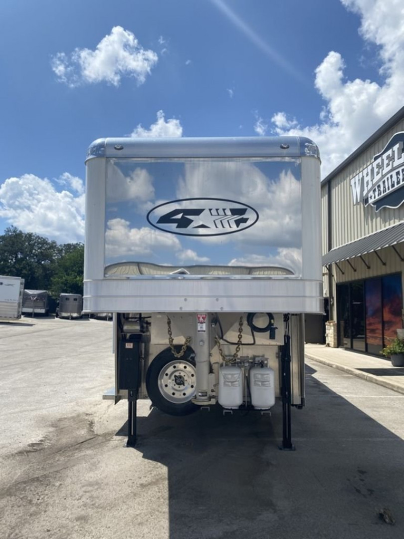 Used 2022 4-Star Trailers 4 Horse Gooseneck Outlaw Living Quarters '22 Horse Trailer