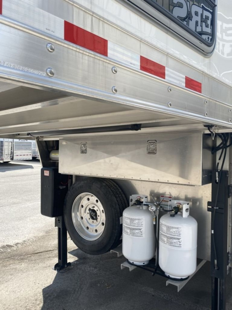Used 2022 4-Star Trailers 4 Horse Gooseneck Outlaw Living Quarters '22 Horse Trailer