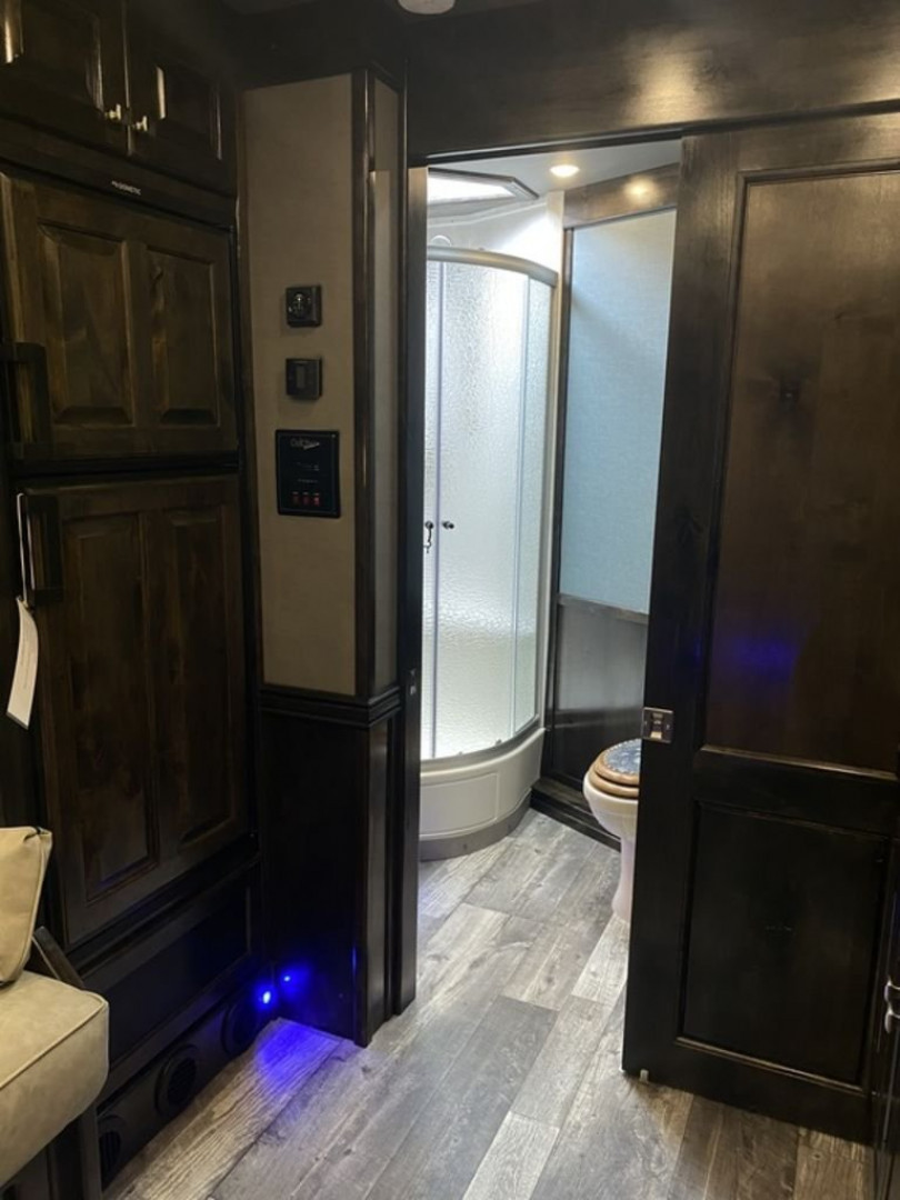 Used 2022 4-Star Trailers 4 Horse Gooseneck Outlaw Living Quarters '22 Horse Trailer