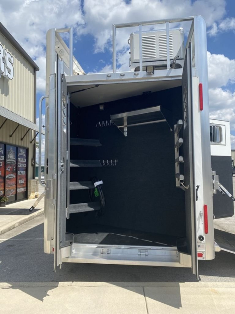 Used 2022 4-Star Trailers 4 Horse Gooseneck Outlaw Living Quarters '22 Horse Trailer