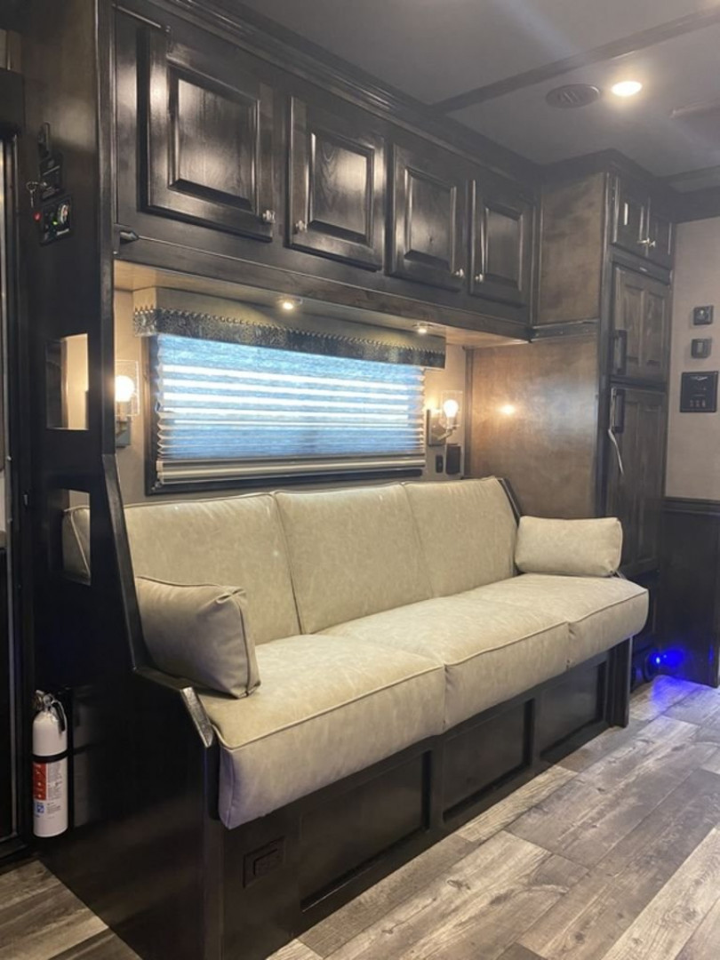 Used 2022 4-Star Trailers 4 Horse Gooseneck Outlaw Living Quarters '22 Horse Trailer