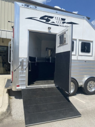 Used 2022 4-Star Trailers 4 Horse Gooseneck Outlaw Living Quarters '22 Horse Trailer