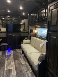 Used 2022 4-Star Trailers 4 Horse Gooseneck Outlaw Living Quarters '22 Horse Trailer