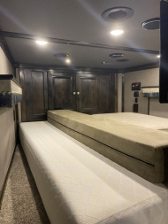 Used 2022 4-Star Trailers 4 Horse Gooseneck Outlaw Living Quarters '22 Horse Trailer