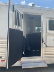 Used 2022 4-Star Trailers 4 Horse Gooseneck Outlaw Living Quarters '22 Horse Trailer
