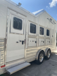Used 2022 4-Star Trailers 4 Horse Gooseneck Outlaw Living Quarters '22 Horse Trailer