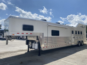 Used 2022 4-Star Trailers 4 Horse Gooseneck Outlaw Living Quarters '22 Horse Trailer