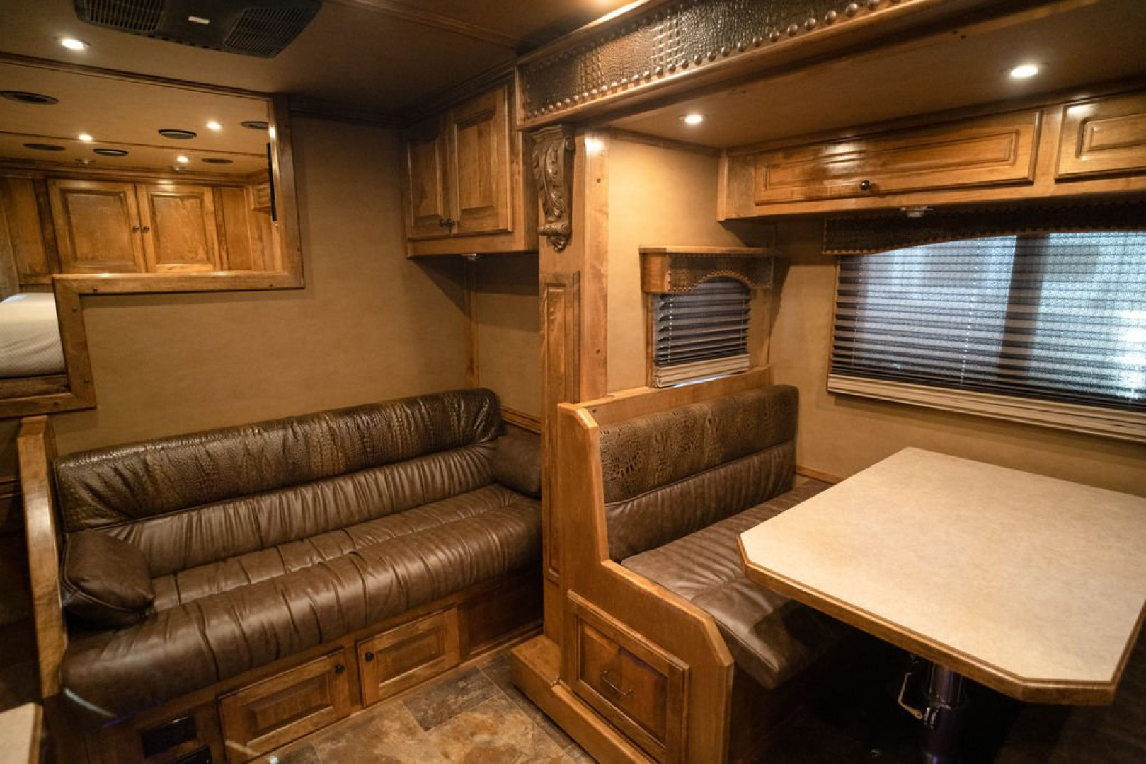 Used 2018 Bloomer 3 Horse 17'5" Gooseneck Outlaw Living Quarters '18 Horse Trailer