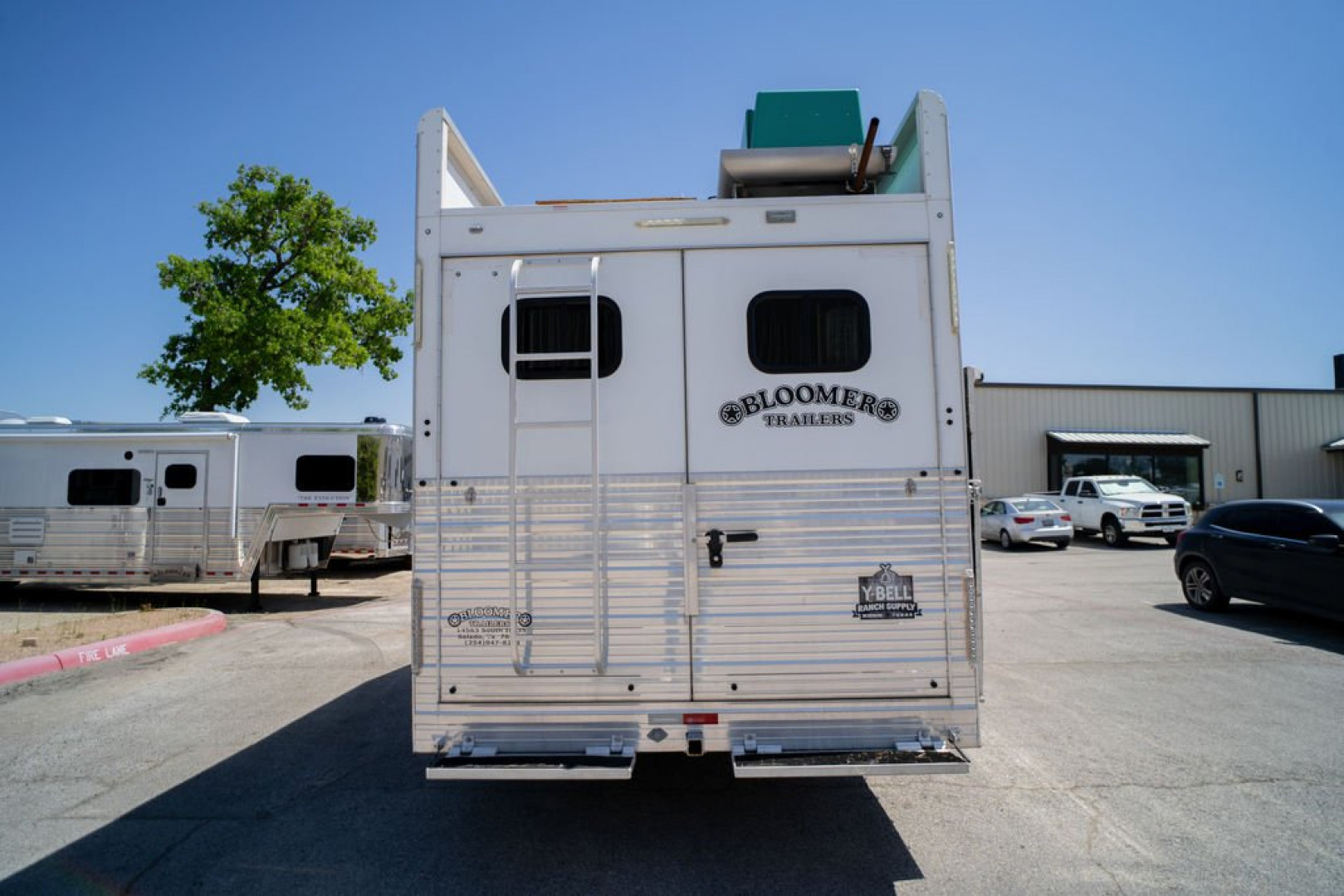 Used 2018 Bloomer 3 Horse 17'5" Gooseneck Outlaw Living Quarters '18 Horse Trailer