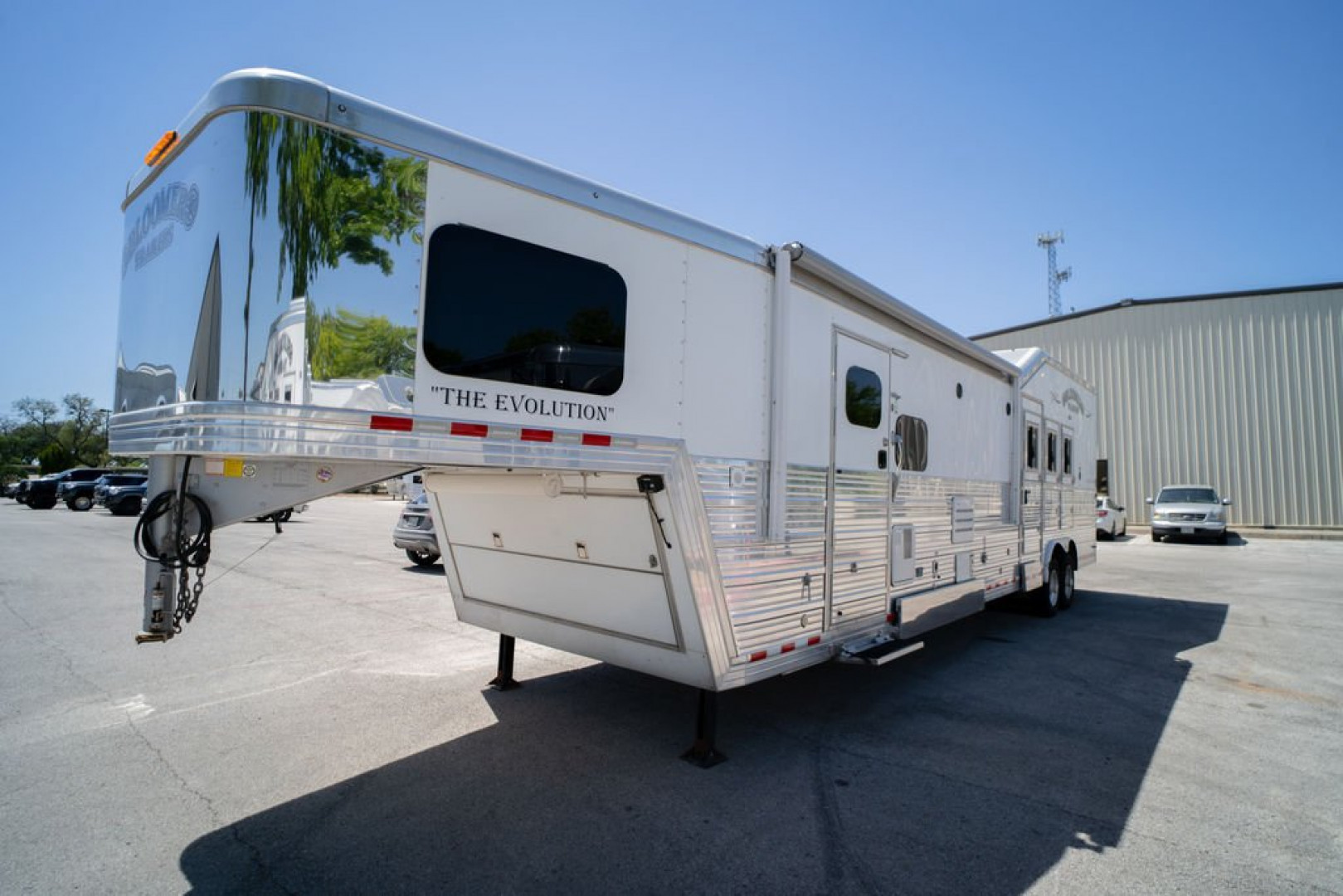 Used 2018 Bloomer 3 Horse 17'5" Gooseneck Outlaw Living Quarters '18 Horse Trailer