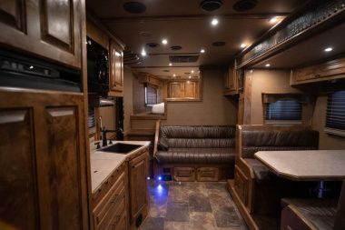 Used 2018 Bloomer 3 Horse 17'5" Gooseneck Outlaw Living Quarters '18 Horse Trailer