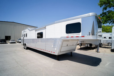 Used 2018 Bloomer 3 Horse 17'5  Gooseneck Outlaw Living Quarters '18 Horse Trailer