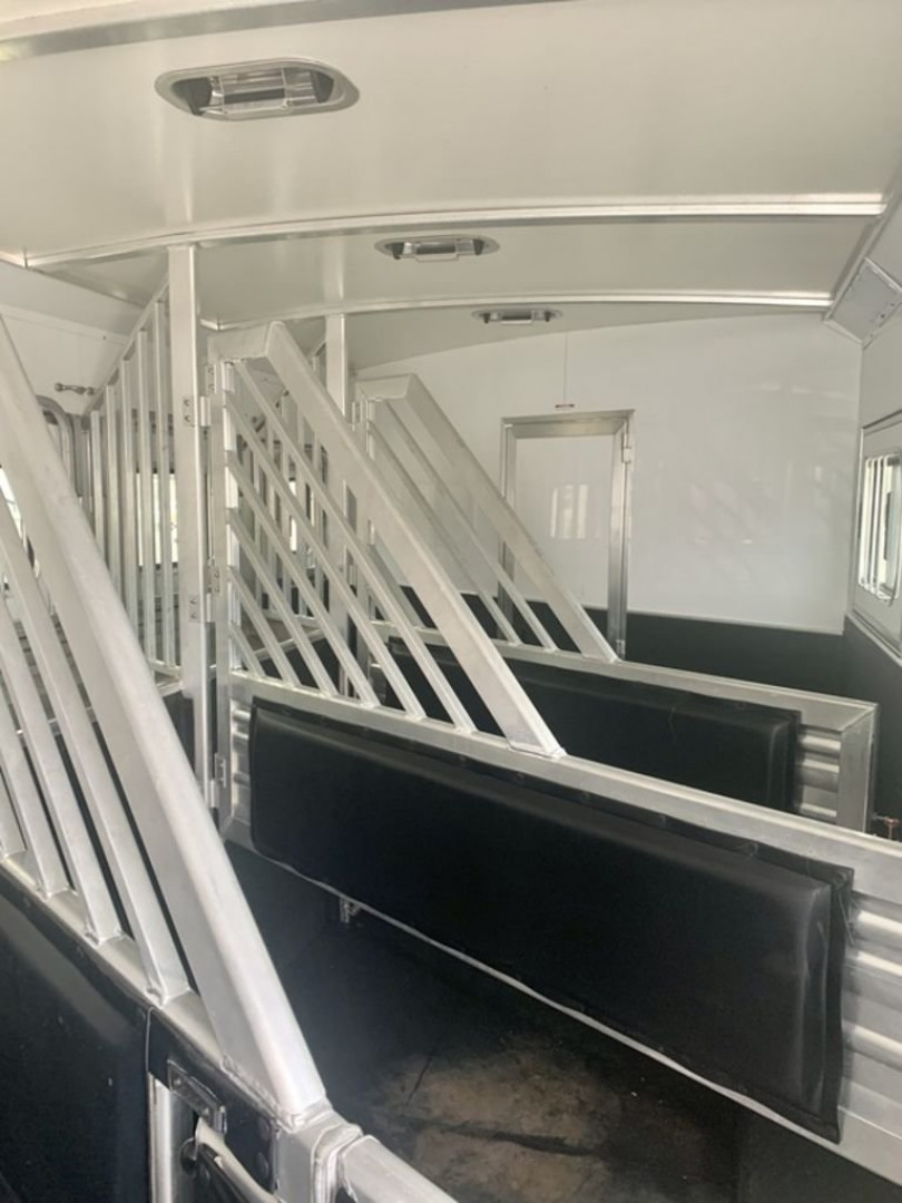 Used 2020 Cimarron Trailers 4 Horse 16'0" Norstar Gooseneck Outback Living Quarters '20 Horse Trailer