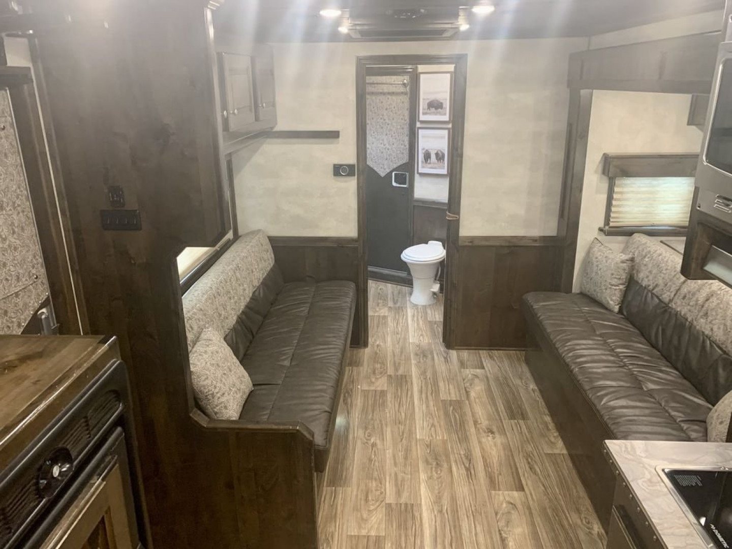 Used 2020 Cimarron Trailers 4 Horse 16'0" Norstar Gooseneck Outback Living Quarters '20 Horse Trailer