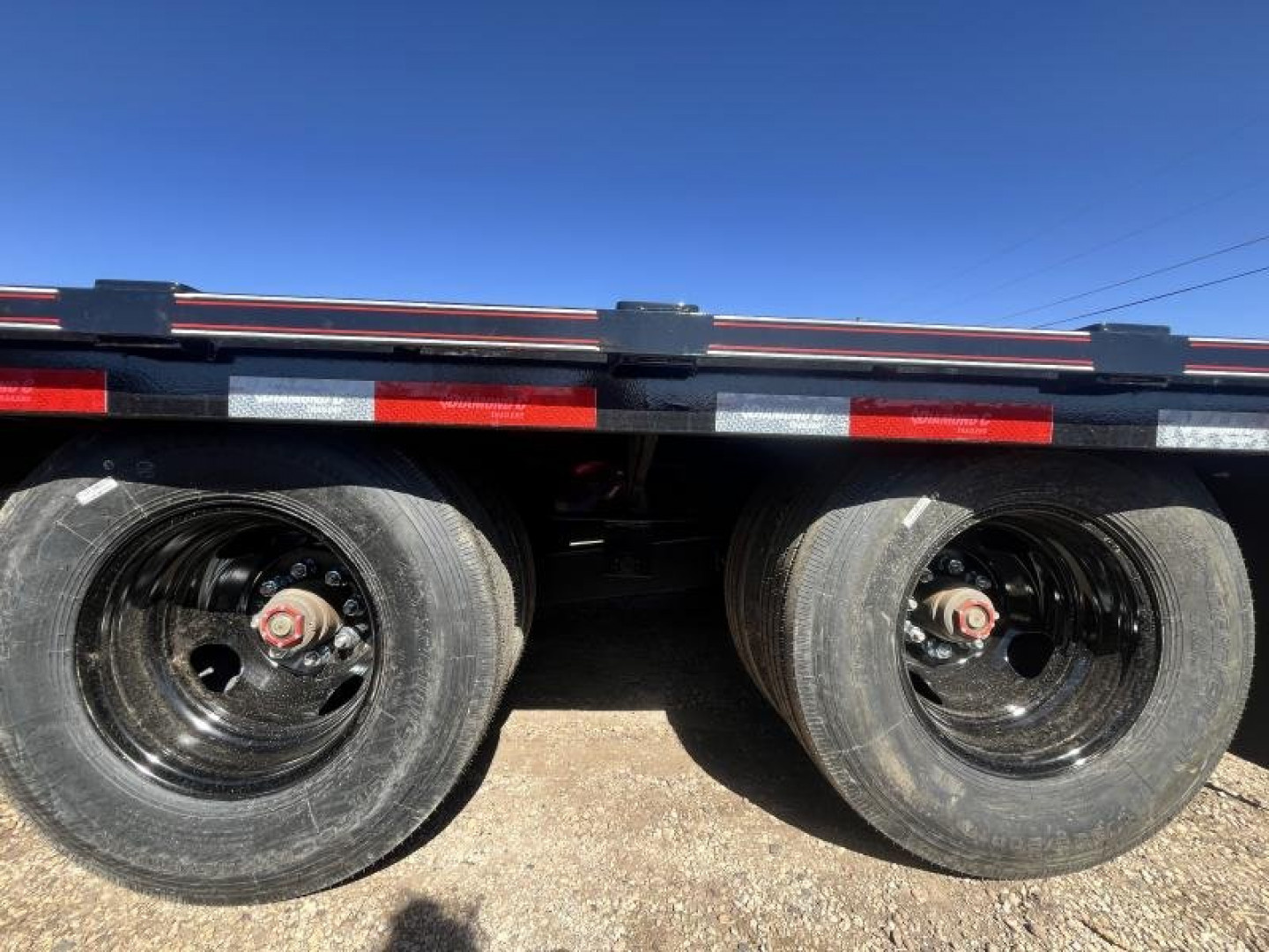 New 2025 Diamond C Gooseneck Dual Wheel Tandem Axle Deckover/25,000 GVWR/102"x30'