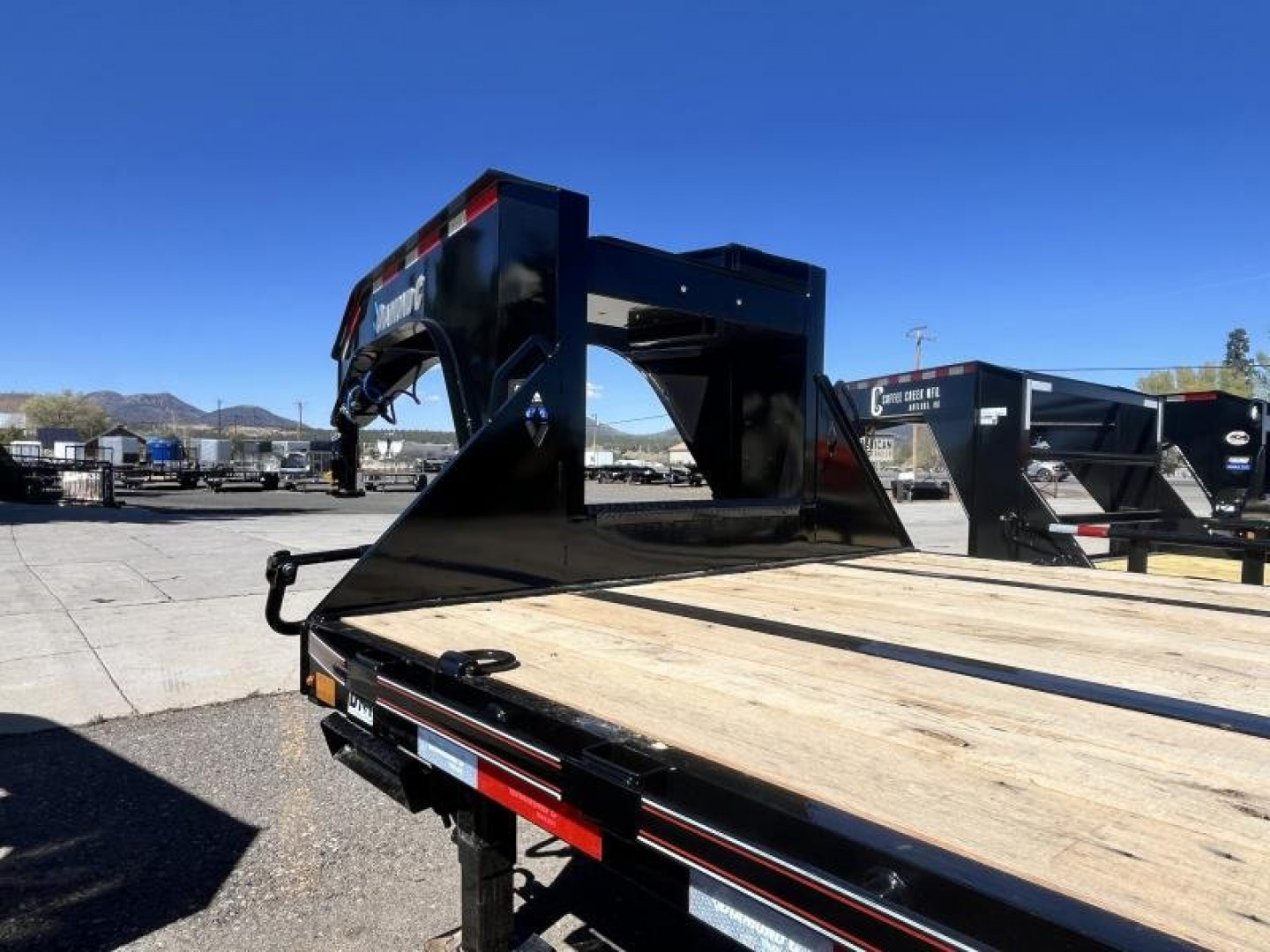 New 2025 Diamond C Gooseneck Dual Wheel Tandem Axle Deckover/25,000 GVWR/102"x30'