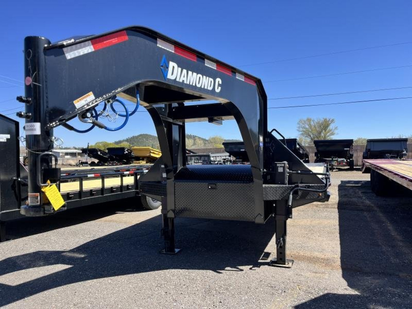 New 2025 Diamond C Gooseneck Dual Wheel Tandem Axle Deckover/25,000 GVWR/102"x30'