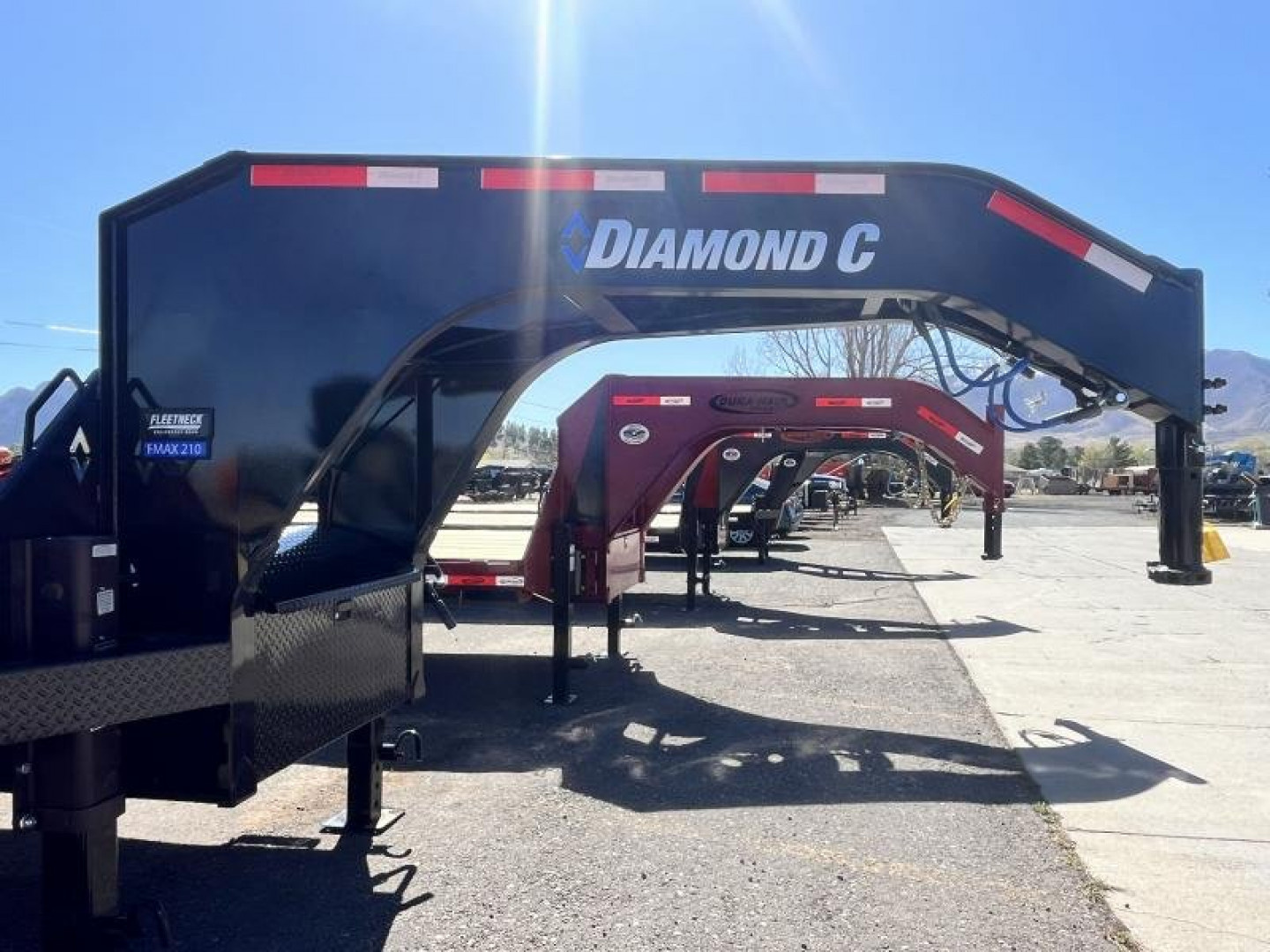New 2025 Diamond C Gooseneck Dual Wheel Tandem Axle Deckover/25,000 GVWR/102"x30'