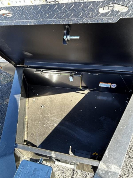 New 2025 Diamond C Tandem Axle Deckover/14,900 GVWR/102"x24'