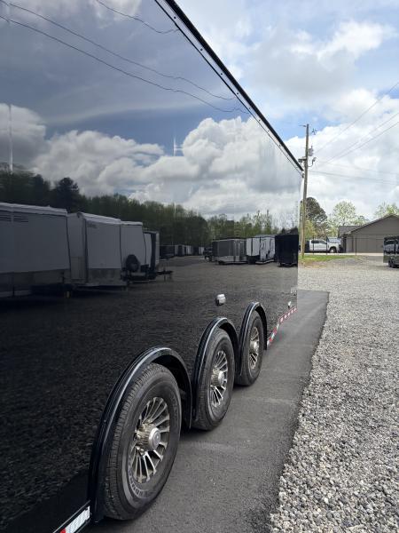 Used 2026 Haulmark 34 EDGE Bathroom Race Trailer, Dual A/C, Airline Track, Winch, 18K GVWR, 54" ALX Slide Out Step, Awning, Air Prep, Landing Light PKG, Hyd Tongue Jack