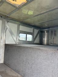 Used 2004 Cimarron Trailers 6 horse head to head w/dressing room Horse Trailer