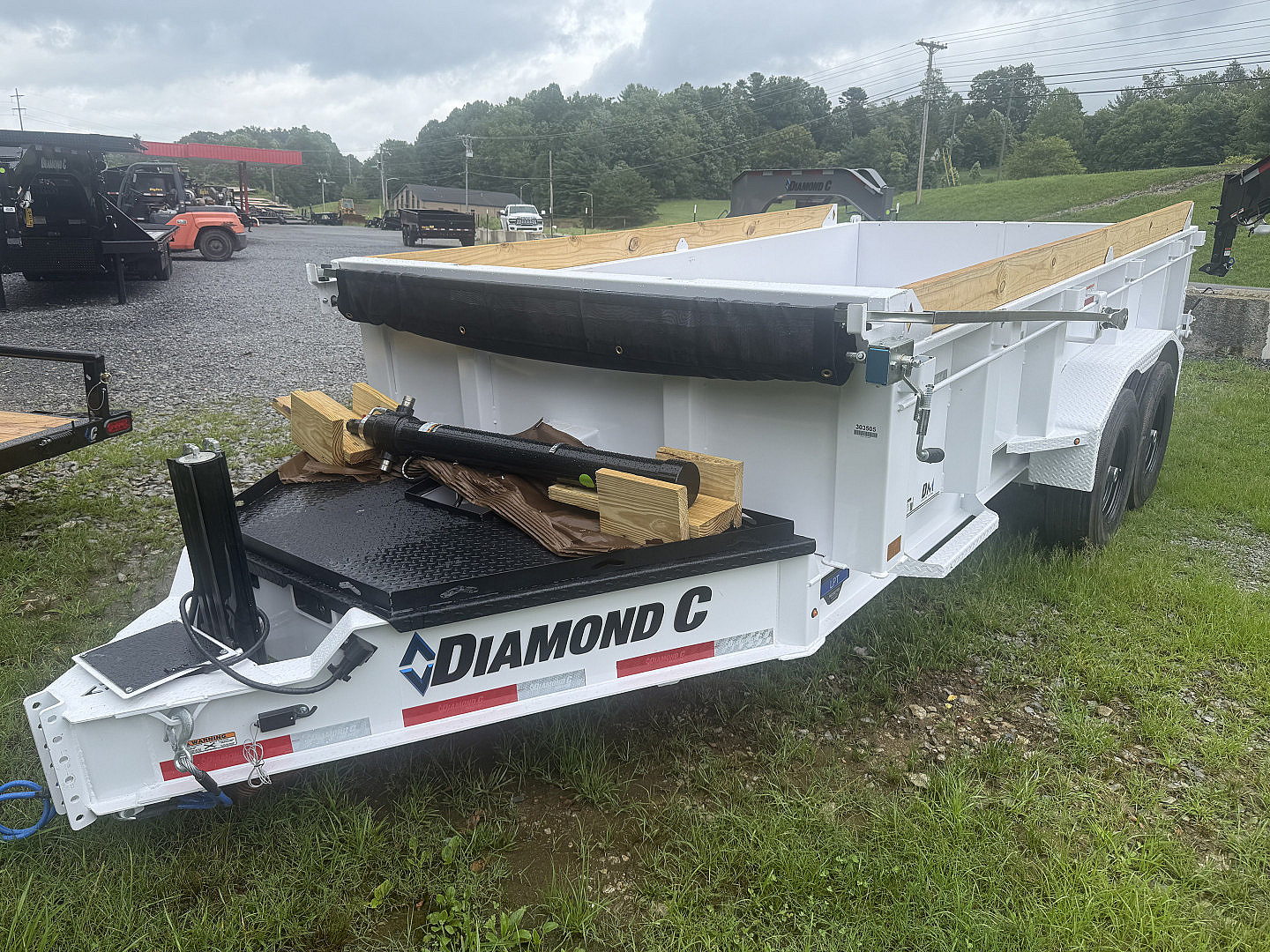 New 2025 Diamond C LPT207 Dump Trailer 82”X14’ PACESETTER EDITION HYDRO JACK WIRELESS REMOTE