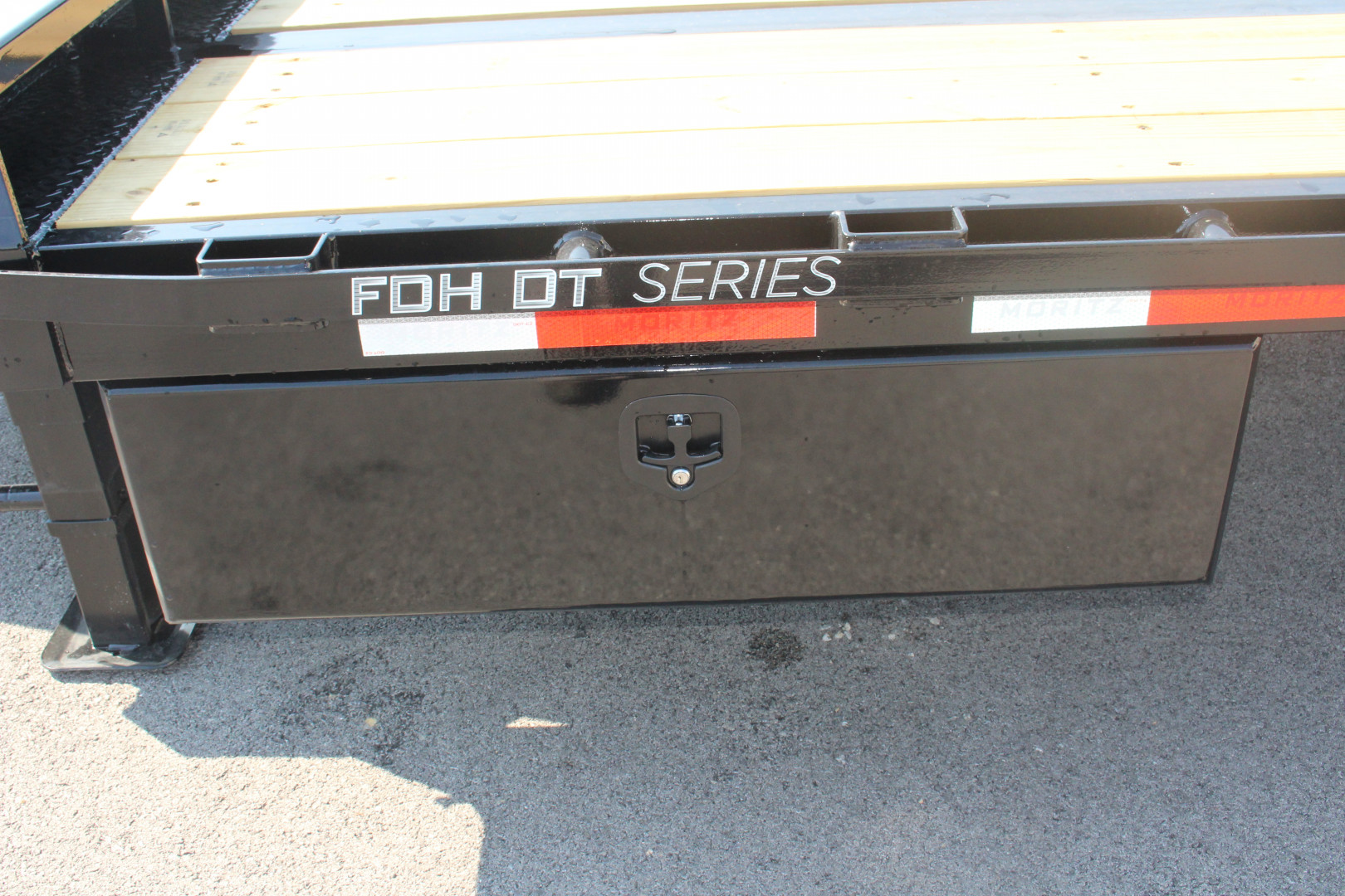 New 2025 Moritz FDPH DT 22' + 5' - Pintle Ring Deckover Equipment Trailer - 25900# GVW