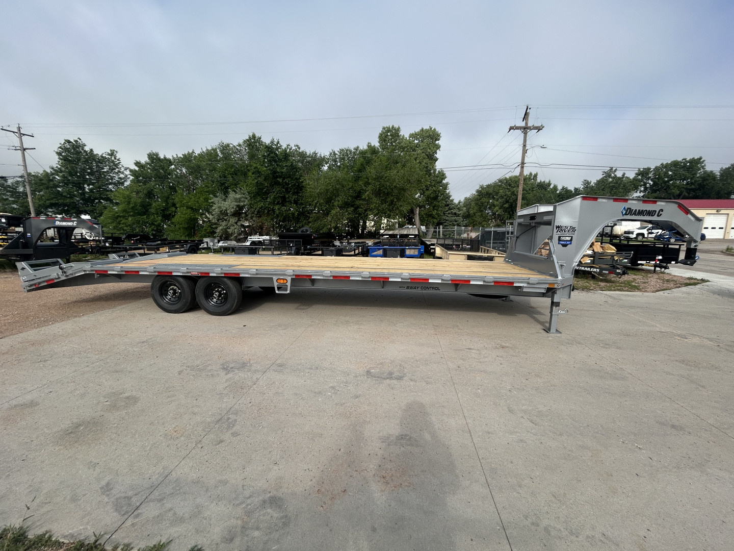 New 2025 Diamond C Trailers FMAX207MR30X102 Flatbed Trailer