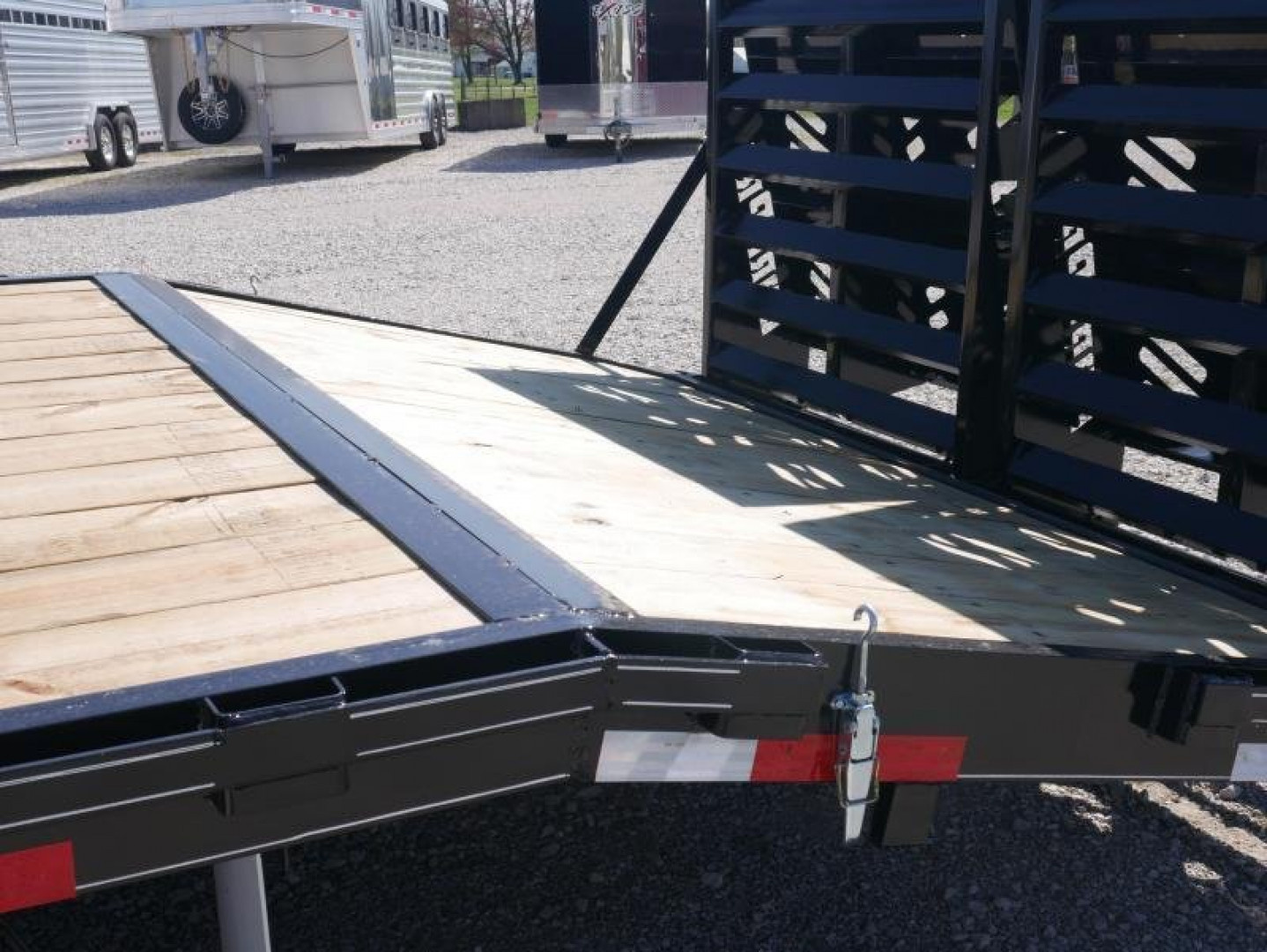 New 2025 CornPro 20+5 7K PRO RAMP GN Flatbed Trailer