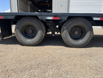 New 2026 PJ 102"x36' GN Low-Pro Flatbed w/ Duals - LD