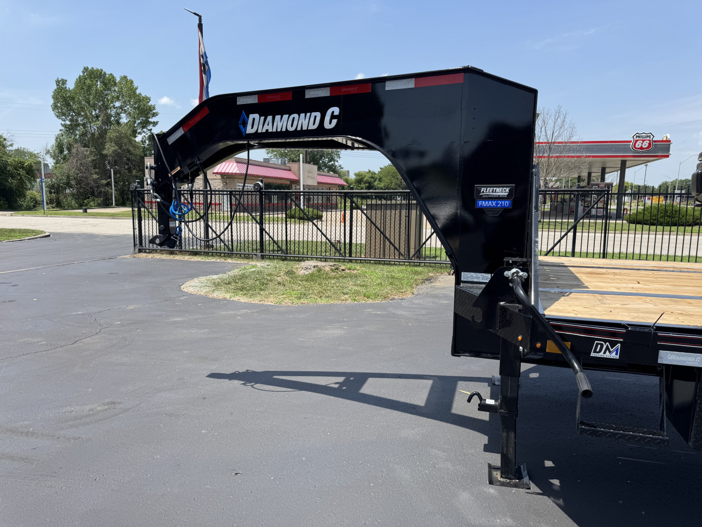 New 2025 DIAMOND C 102X32 GOOSENECK TRAILER FMAX210MR/XDR 2.0