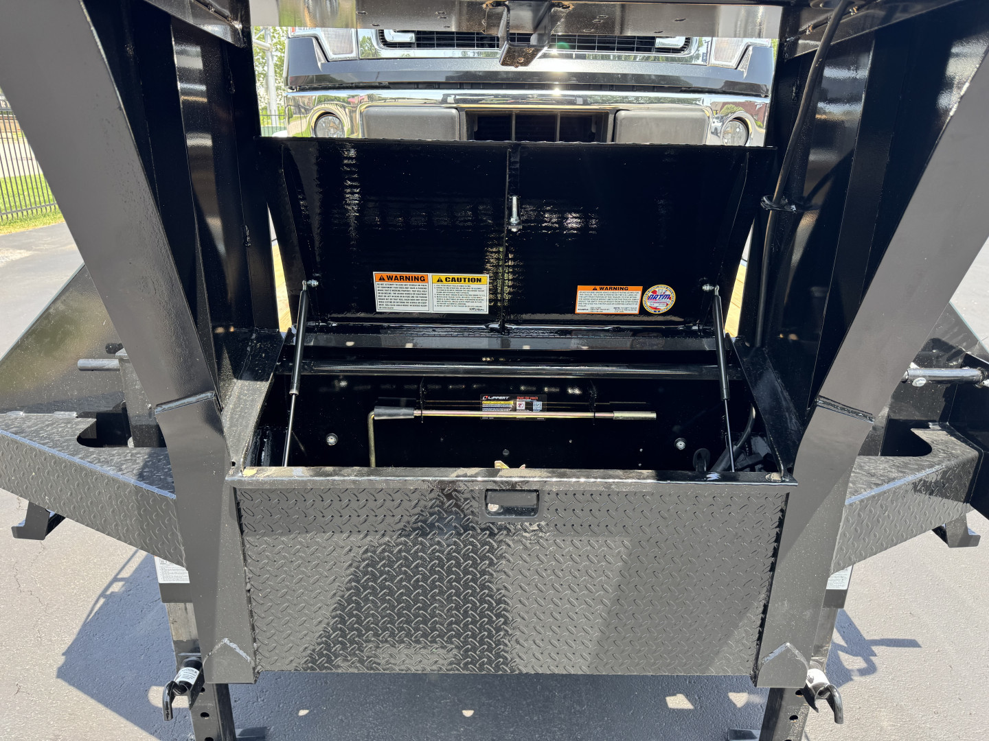 New 2025 DIAMOND C 102X32 GOOSENECK TRAILER FMAX210MR/XDR 2.0