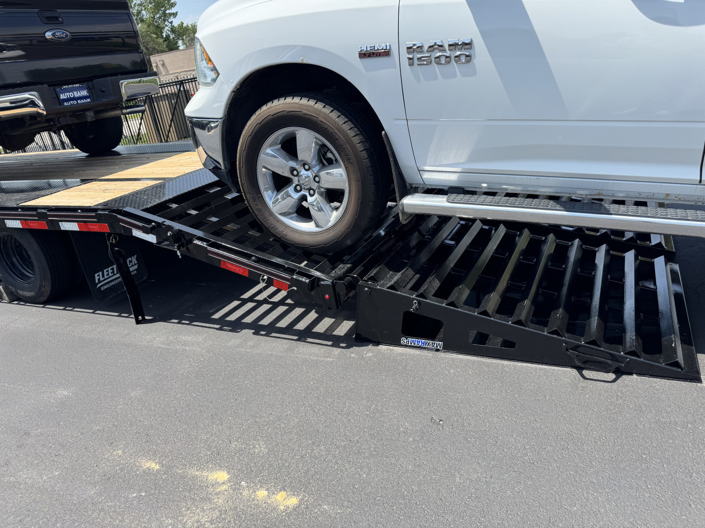 New 2025 DIAMOND C 102X32 GOOSENECK TRAILER FMAX210MR/XDR 2.0